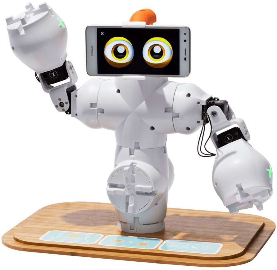 En robot bygget med Fable moduler og med et billede på en smartphone som øjne